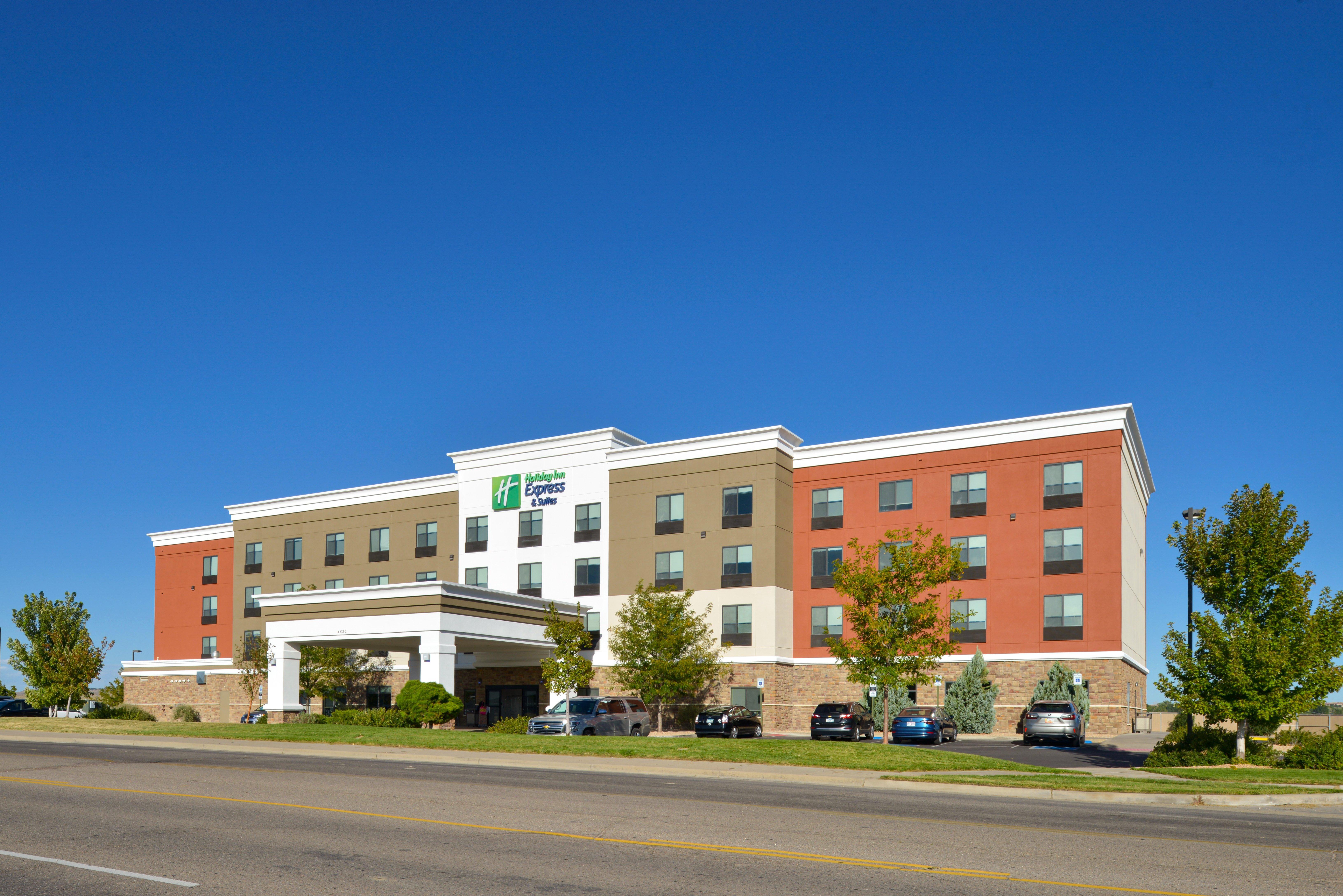 Holiday Inn Express & Suites Pueblo, An Ihg Hotel Exterior photo
