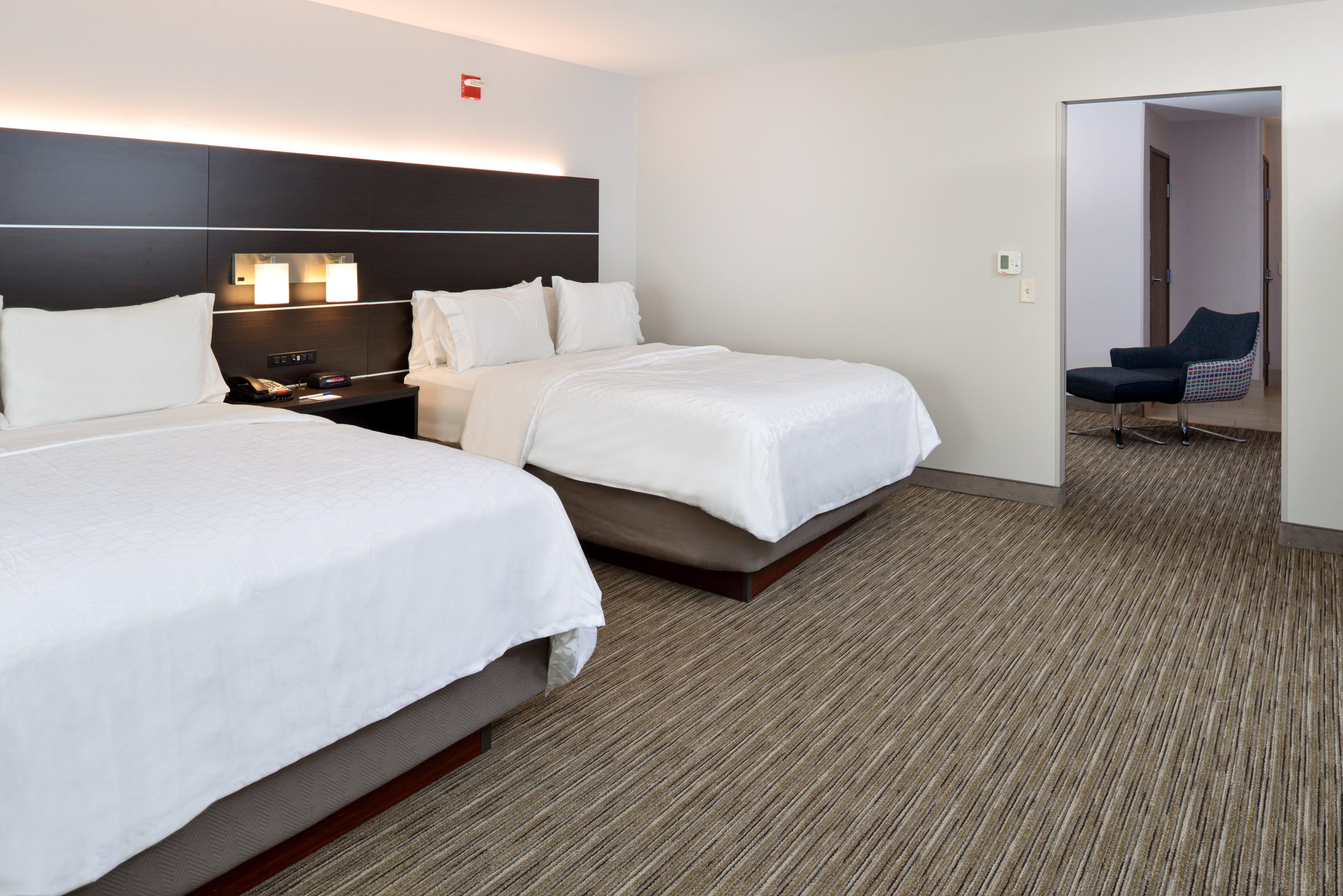 Holiday Inn Express & Suites Pueblo, An Ihg Hotel Exterior photo